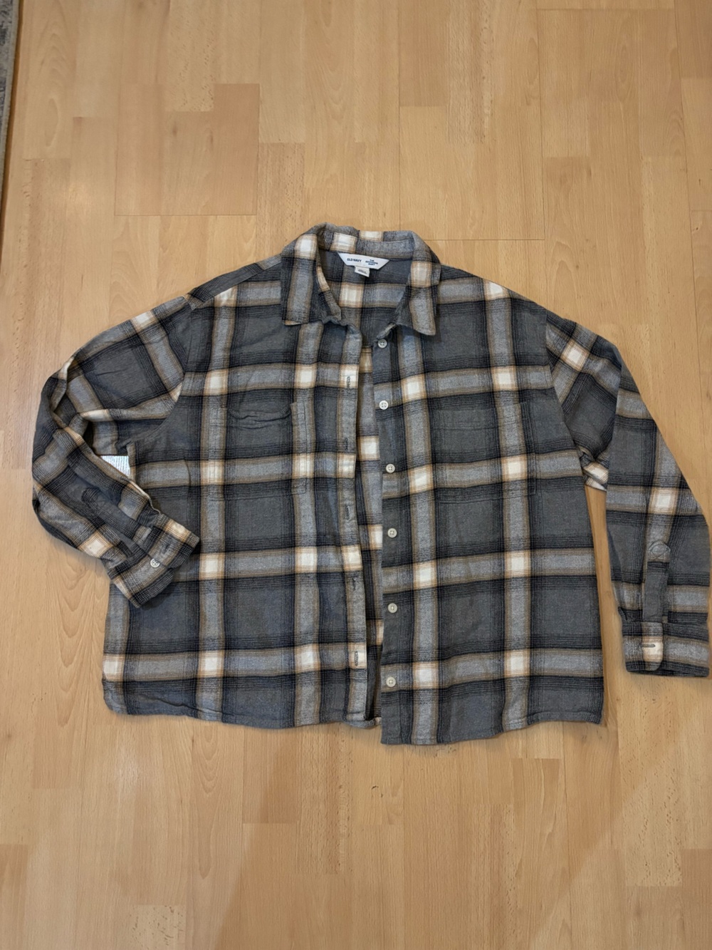 Old Navy - Plaid Button-Up Shirt Jacket in Gray and Cream